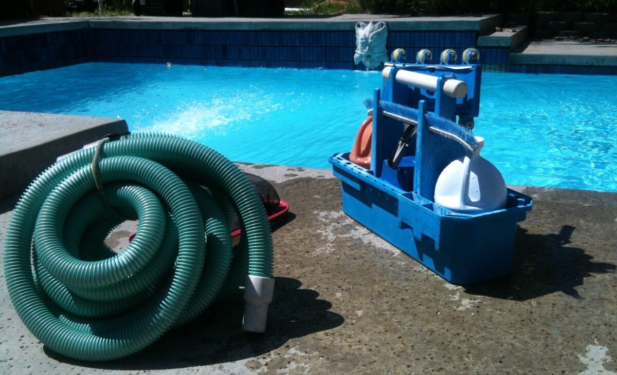 pool-cleaning-330399_1280