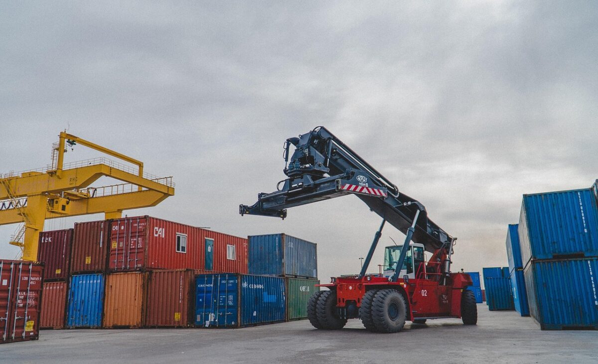 crane-6345296_1280
