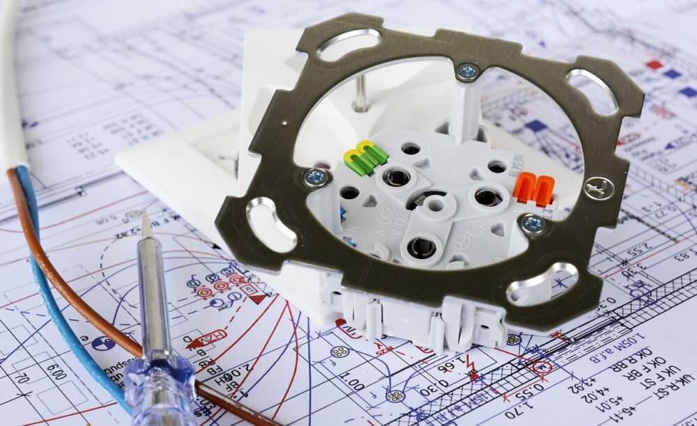 electrics-3536769_1280